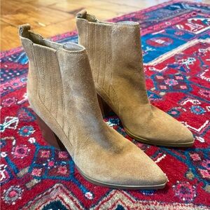 NWOT Marc Fisher Camel/Tan Suede Pointed Toe Ankle Booties Block Heel Size 8